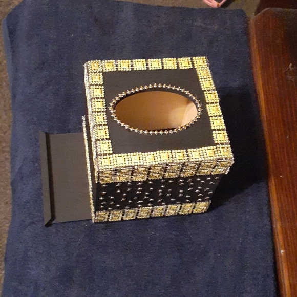 Hand crafted tisue box holder - Picture 4 of 4